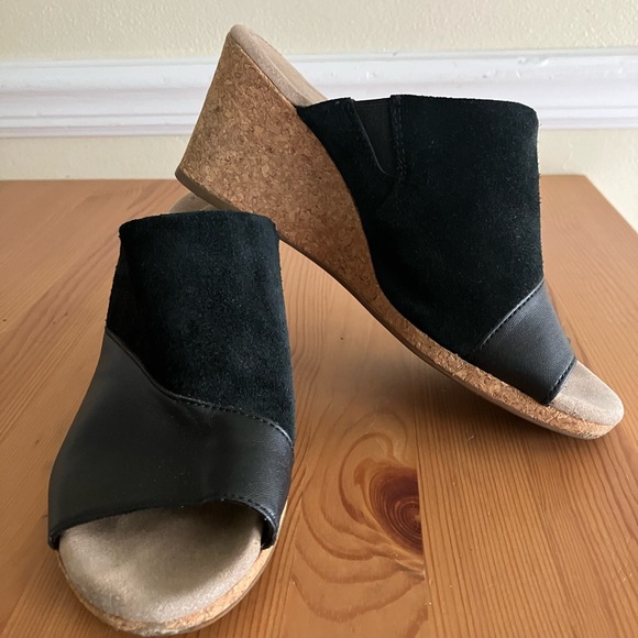 Clarks Collection Lafley Wave Wedge Sandal Woman’s Size 8 Ultimate Comfort Suede - Picture 2 of 9